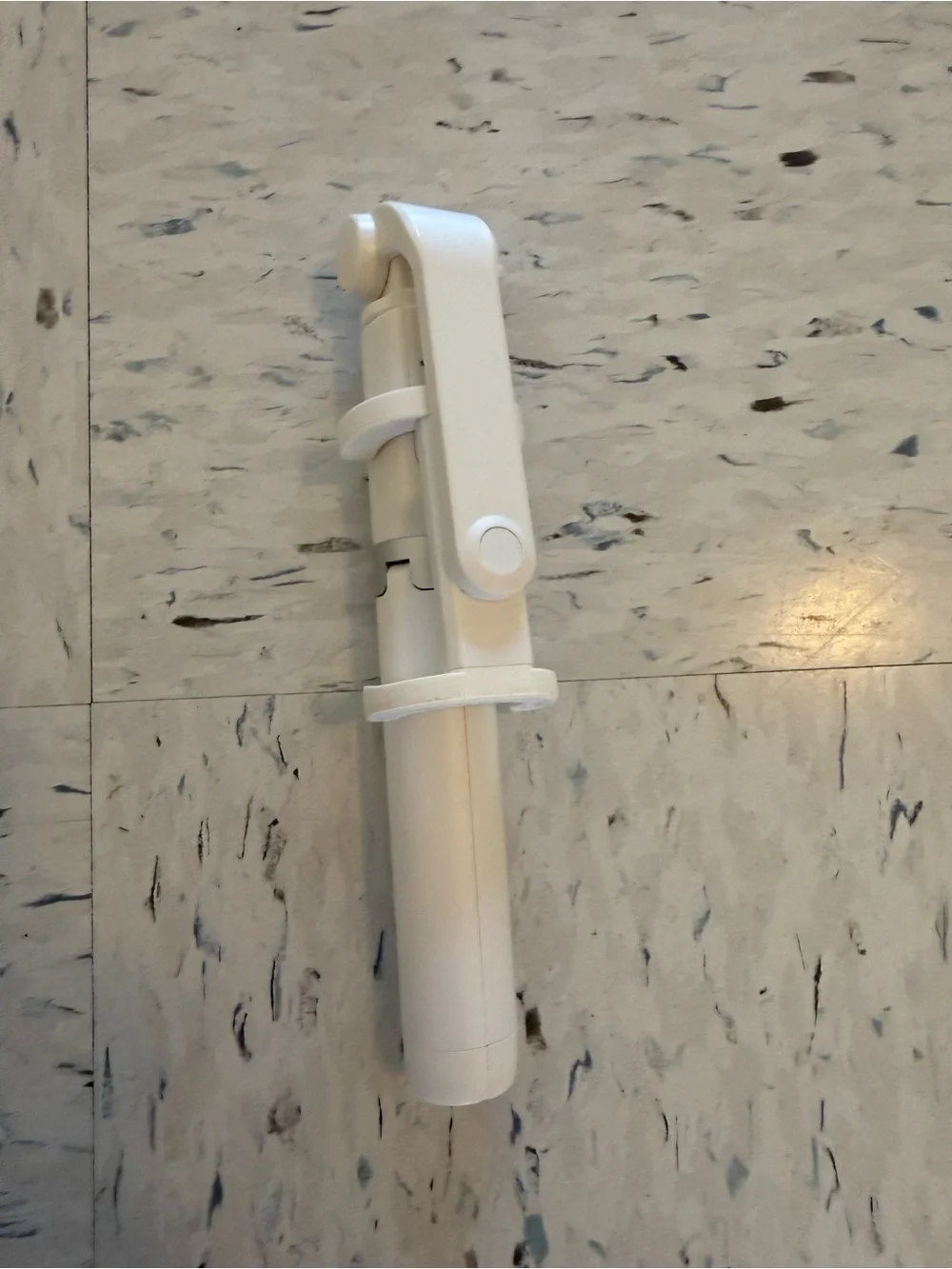 Yoitch White Foldable Selfie Stick with Remote